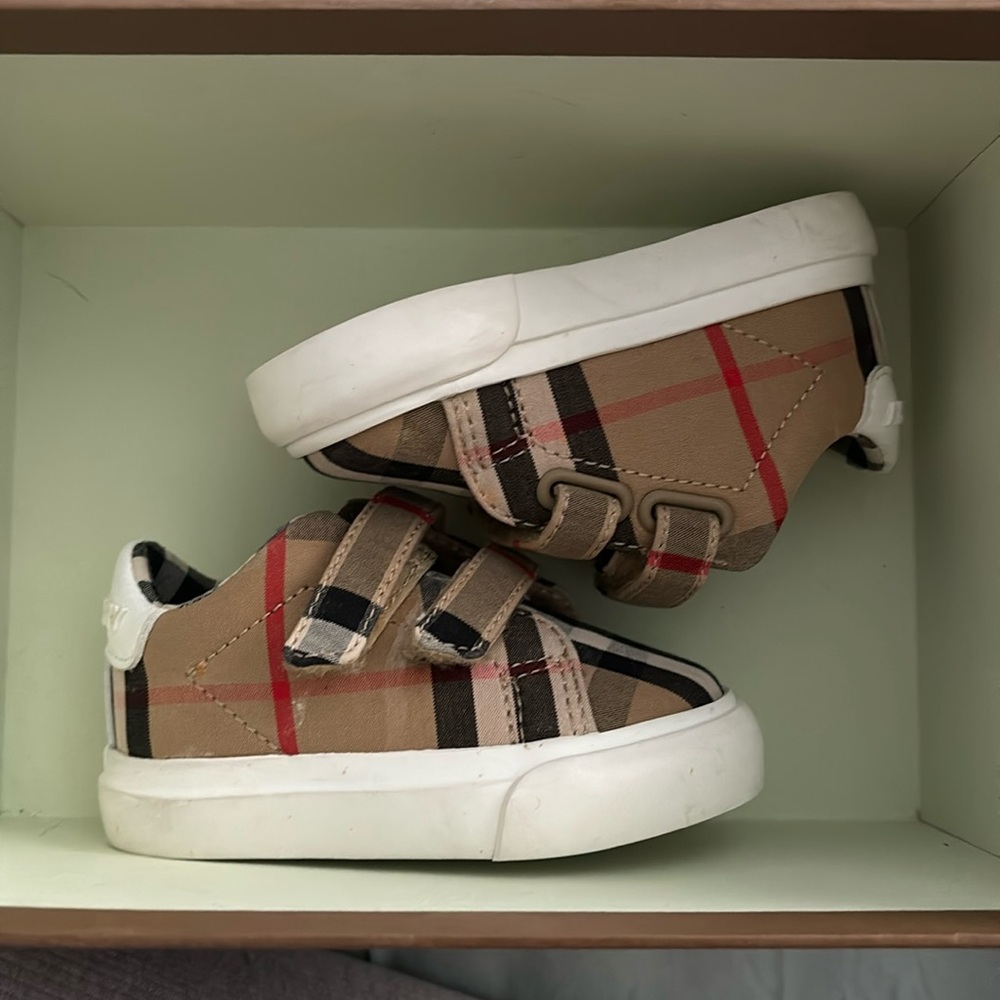 *SOLD* burberry infant shoes